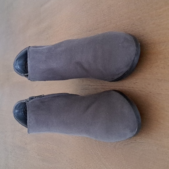 Style & Co. Wileyy Ankle Booties - Color: Dark Grey Suede- Size: 6.5M - Picture 4 of 9